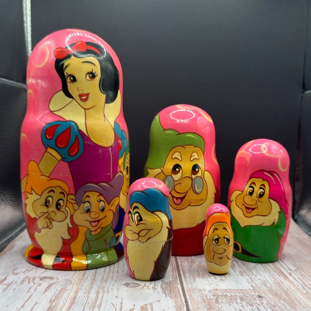 Disney’s Snow White and the Seven Dwarfs RATE Russian Matryoshka (nesting doll)
